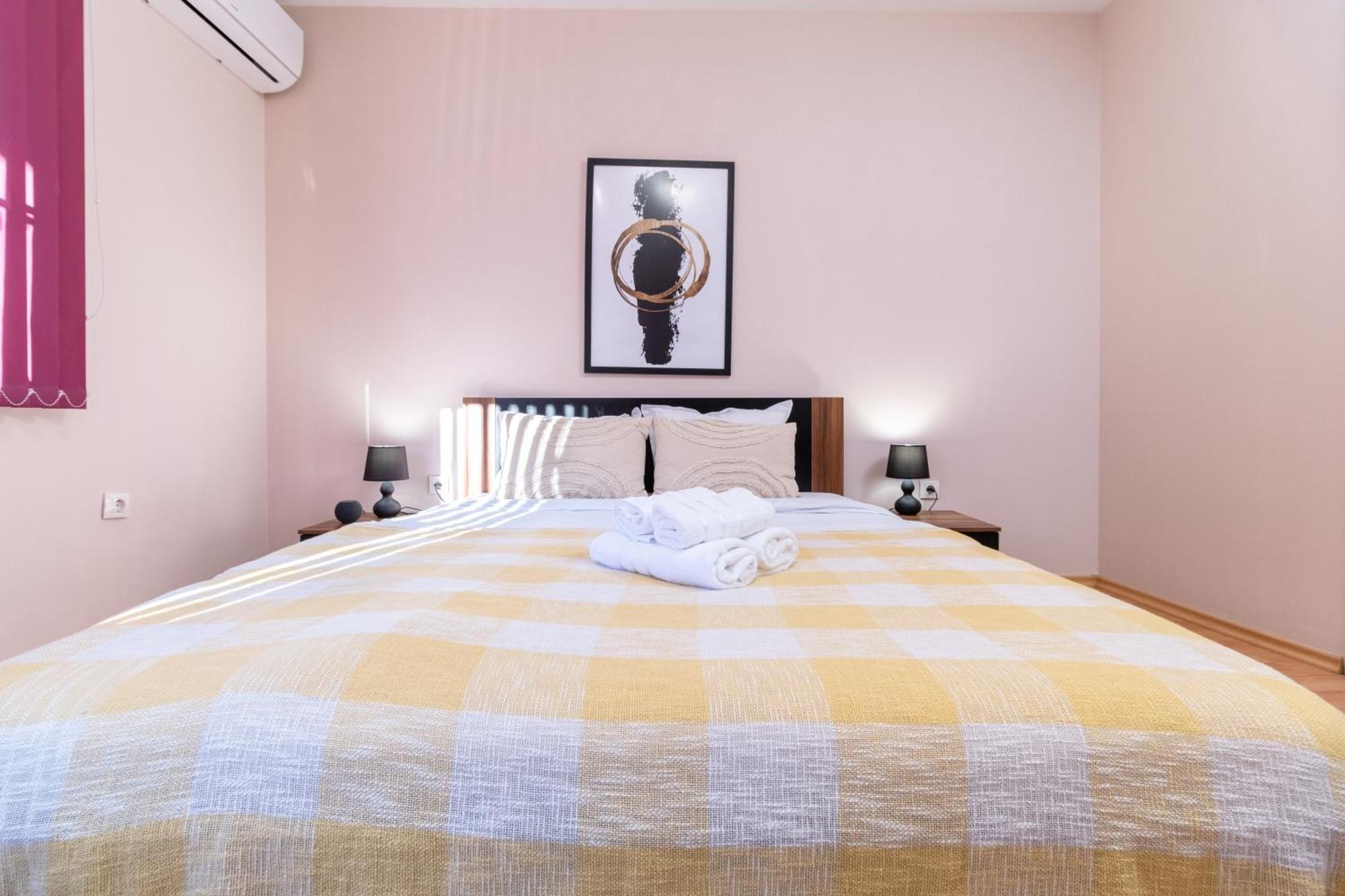Comfortable 2Br Urban Getaway In City Center Plovdiv Exteriér fotografie