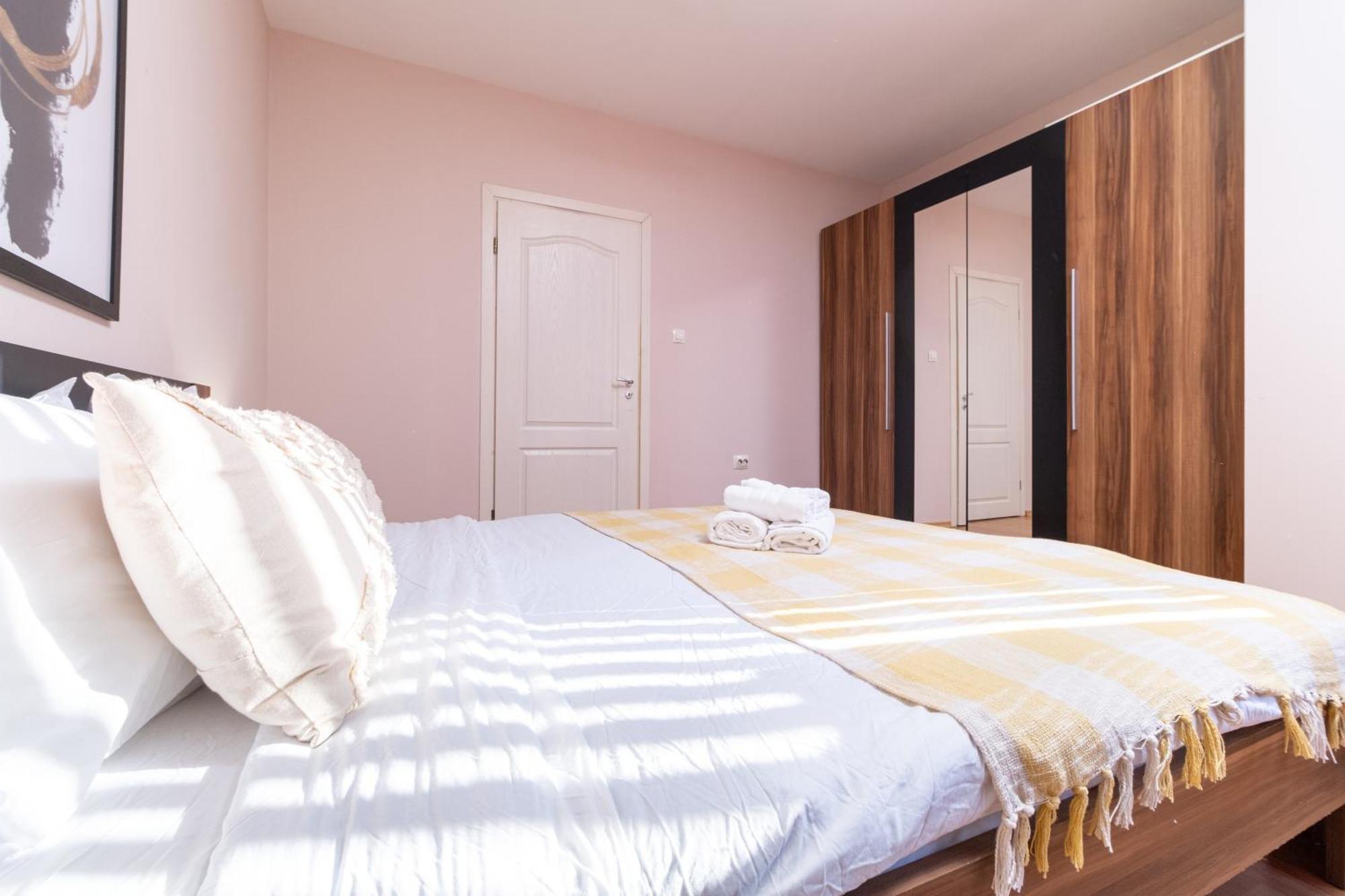Comfortable 2Br Urban Getaway In City Center Plovdiv Exteriér fotografie